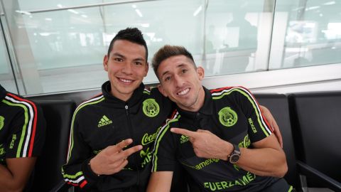 Hirving Lozano y Héctor Herrera sí se tomaron fotos e intercambiaron palabras con los aficionados que los recibieron en Bermudas.