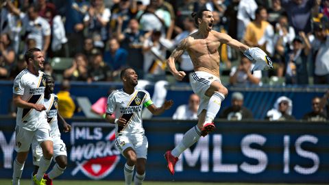 Zlatan cumplió 38 años y ya no quiere que le pregunten su edad.