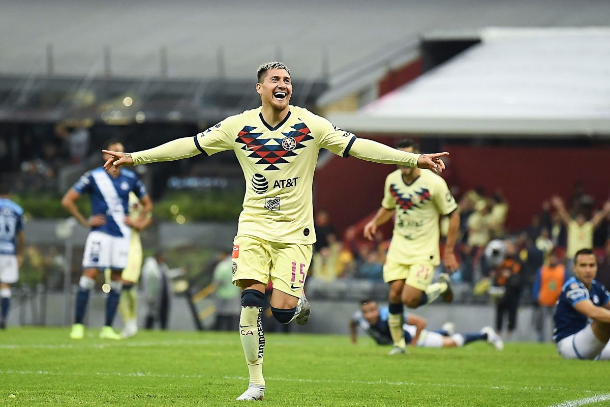 Nicolás Castillo festejando su gol con América.