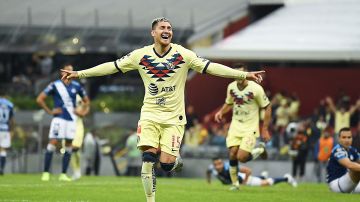 Nicolás Castillo festejando su gol con América.