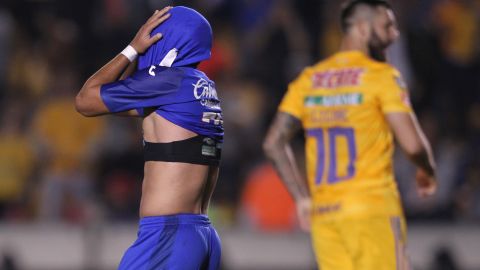 Cruz Azul parece muy lejos de los puestos de Liguilla tras empatar con Tigres 1-1.