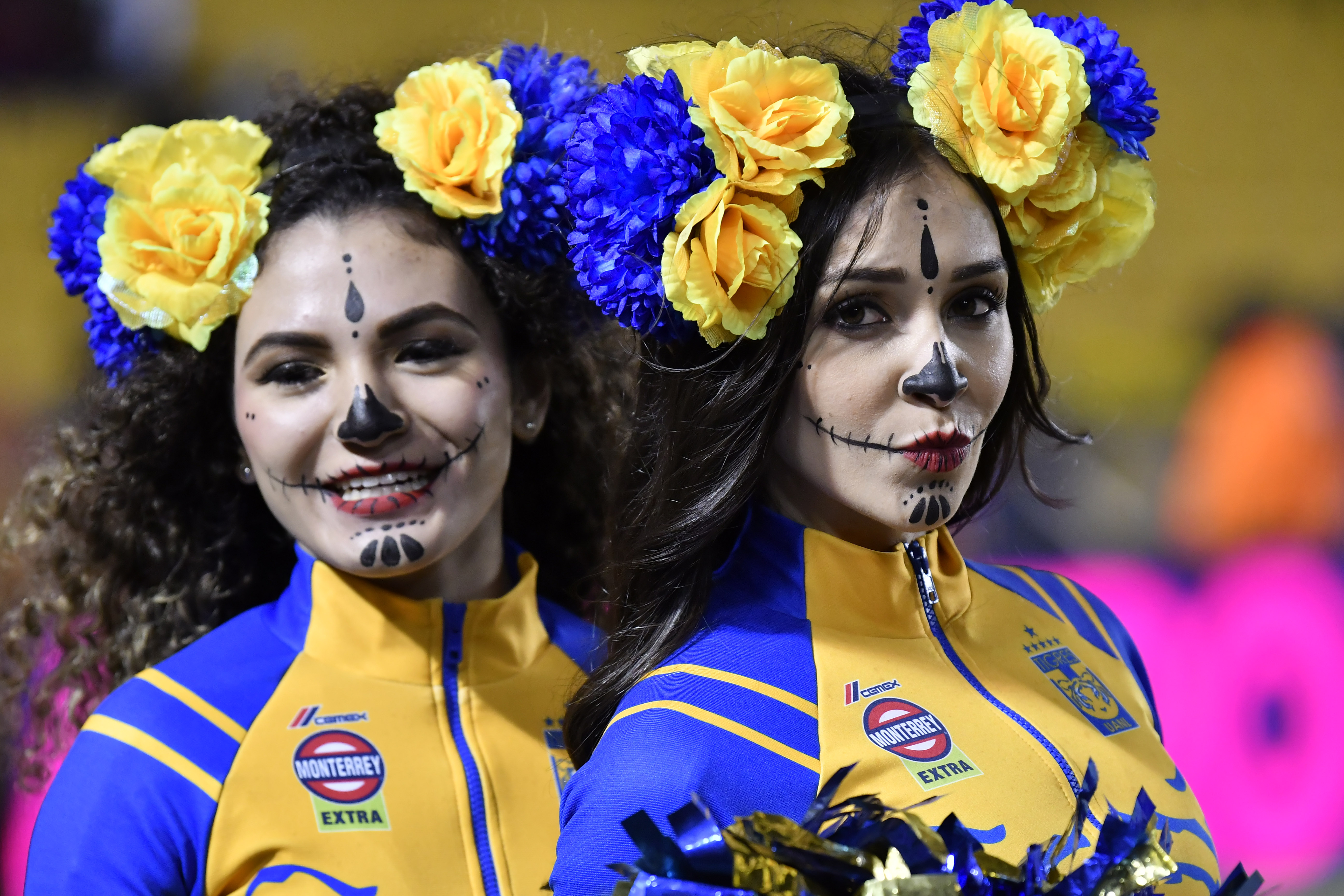 Las porristas acudieron con maquillaje acorde a la fecha. Foto: Imago7.