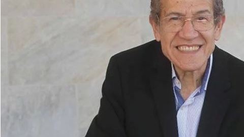 El profesor Latzo creó el programa 'Plantando América´.