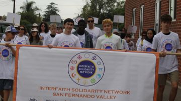 Jóvenes de distintas denominaciones religiosas encabezaron la tercera marcha anual en contra de los crímenes de odio. (Jorge Macas)