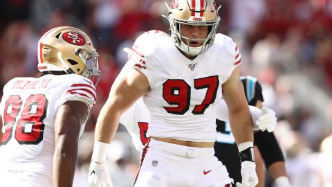 Nick Bosa, de los 49 ers de San Francisco.