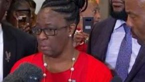 Madre del hombre asesinado por Amber Guyger acusa a la Policía de Dallas de corrupción.