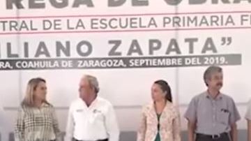 Hasta el sacerdote que se encontraba en la ceremonia no pudo contener la risa.