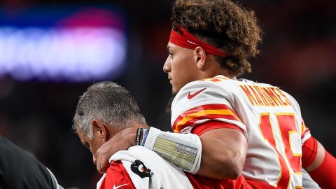 Patrick Mahomes salió lastimado del partido del Jueves ante los Denver Broncos.