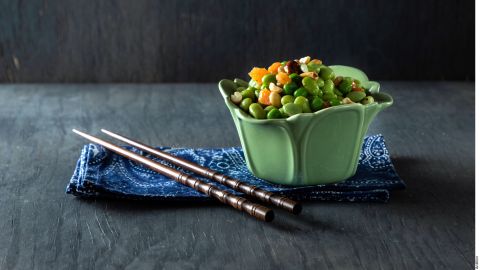 Ensalada tibia de frijoles de soya