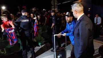 Leo Messi llegando a Mallorca donde fue recibido, como siempre, en medio de algarabía.
