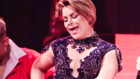 Olga Tañón y Natti Natasha bailando twerking