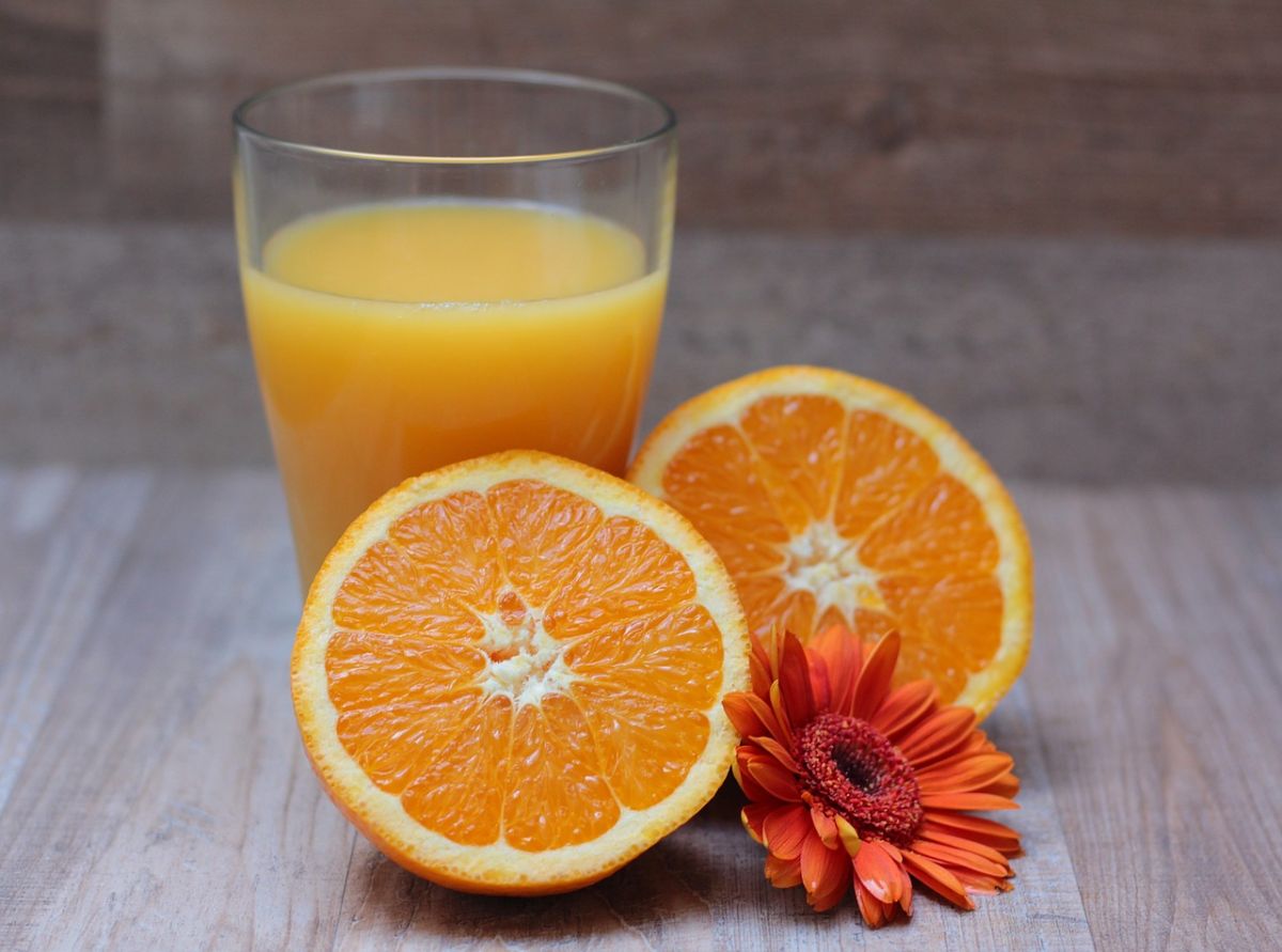 El jugo de naranja y papaya es un potente antioxidante que combate los radicales libres.