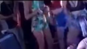 La chica se divertía y nunca pensó lo que pasaría.