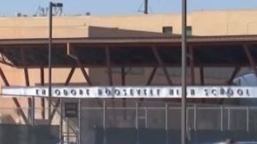 En la escena había una alta presencia policiaca alrededor de la preparatoria ubicada en 5110 Walzem Road.