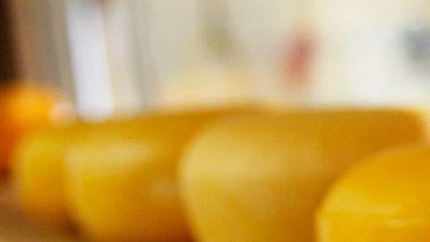 El queso se vendía en redes sociales, vendedores de puerta en puerta y ofreciéndolo en la calle.