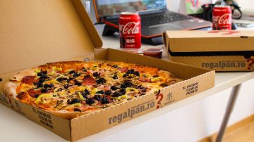 Esta pizza podría evitar que organices reuniones que resulten en una pérdida de tiempo.
