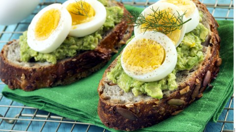 Toast de aguacate y huevo