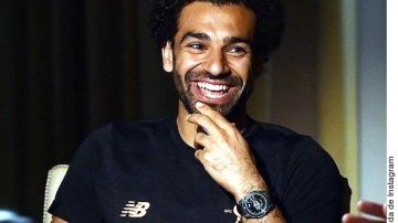 Mohamed Salah desató polémica tras posar con Alessandra Ambrosio.