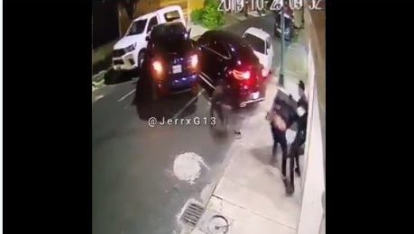 Huyó de los delincuentes.