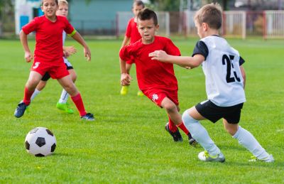 Descubre los beneficios de jugar fútbol para niños y adolescentes - La ...