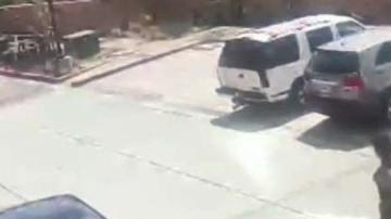 La policía está en la búsqueda del sospechoso.