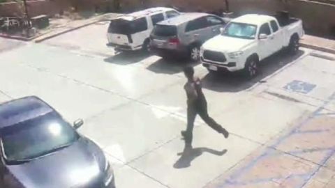 La policía está en la búsqueda del sospechoso.