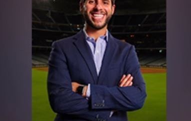 El subgerente general Brandon Taubman fue acusado en un reporte de Sports Illustrated de hacer comentarios inapropiados a varias mujeres periodistas.