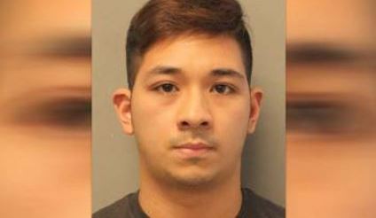 Bryan Tío, de 24 años, enfrenta cargos por grabación invasiva visual.