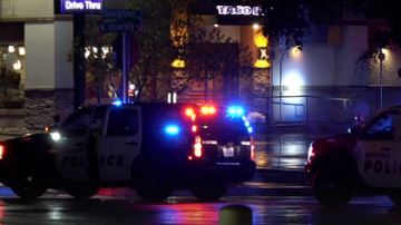 Un policía de Denton fue impactado durante la balacera que ocurrió el martes por la madrugada.