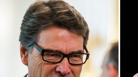 Donald Trump dijo haber llamadao al presidente de Ucrania a petición de Rick Perry.