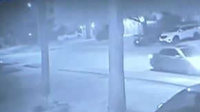 Las autoridades dicen que en otro video se observa a ese mismo vehículo entrar al vecindario antes de que se hiciera la llamada de emergencia al 911.