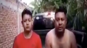VIDEOS: Sicarios de El Marro interrogan y luego descuartizan a policías por operar para el CJNG