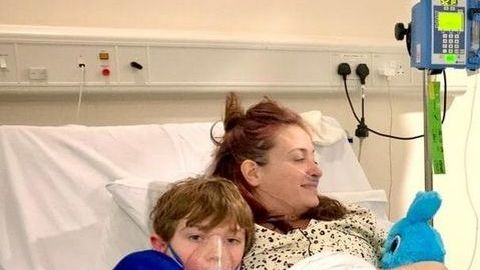 Vicki Marsall en el hospital tratándose del cáncer que padece.