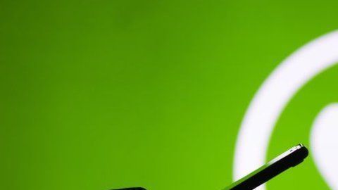 La menor envió mensajes a su maestra por medio de WhatsApp.