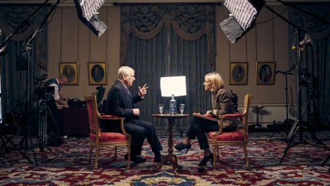 El príncipe Andrés habló con Emily Maitlis, periodista de la BBC, para el programa Newsnight.