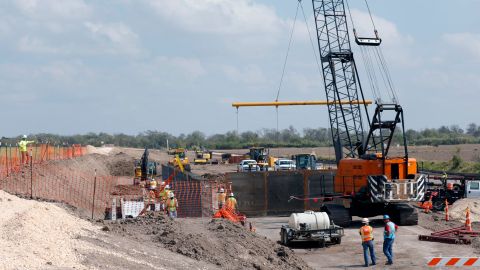 El propio gobierno podría derribar la barrera si no cumple los parámetros.
