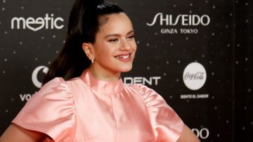 Rosalía a su llegada a la alfombra roja de los premios "40 Music Awards"