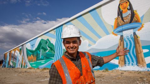 El artista Levi Ponce muestra su obra a unos días de ser terminada.(EFE)