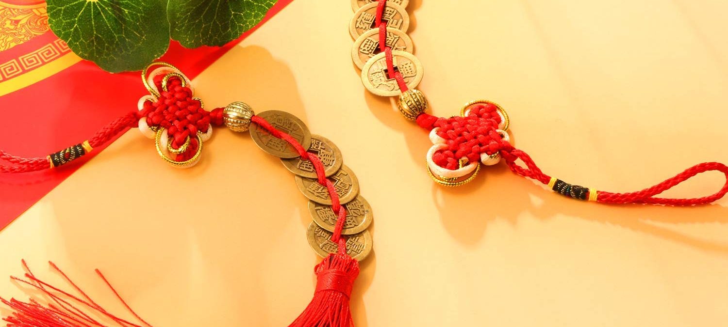 5 amuletos con monedas chinas para atraer la fortuna a tu vida - La Opinión