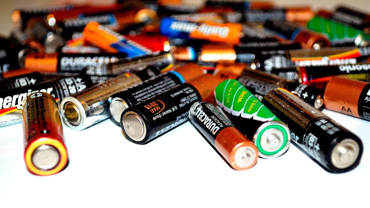 En esta temporada necesitarás muchas baterías, pero no deberías comprarlas en cualquier lado.