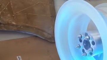 El "Epoxy" es un polímero que mezclado con endurecedores es mu resistente