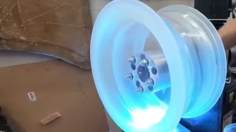El "Epoxy" es un polímero que mezclado con endurecedores es mu resistente