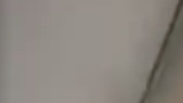 El hombre pidió varias veces al personal que el portorriqueño saliera del lugar.