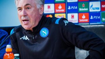 Carlo Ancelotti ha tenido diferencias con la directiva del Napoli.