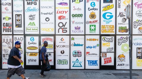 Vape District en el centro de Los Ángeles. (Heidi de Marco/California Healthline)