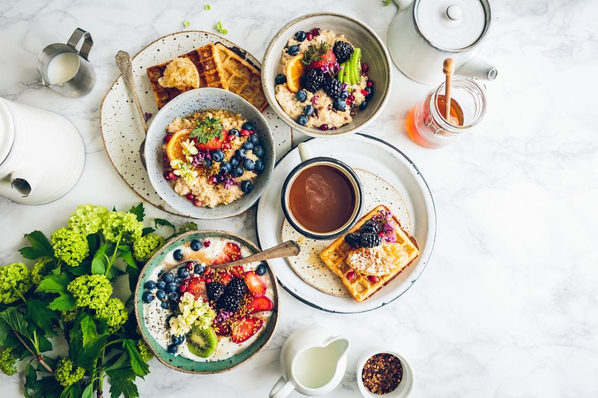 5 ricas recetas de desayuno para limpiar el estómago luego de una cena  pesada - La Opinión