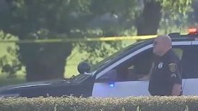 La policía emprendió una amplia persecución de los presuntos atacantes.