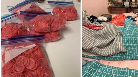 En las fotos se observan condones, enjuagues bucales, colchones sobre el suelo y maletas, entre otras cosas.