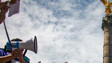 Frida Guerrera en una de las marchas de la Ciudad de México en contra del feminicidio. Crédito: Aarón Sánchez. Cortesía: Frida Guerrera.