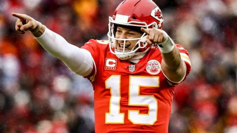 Patrick Mahomes, quarterback de los Chiefs, jugará el lunes en México.